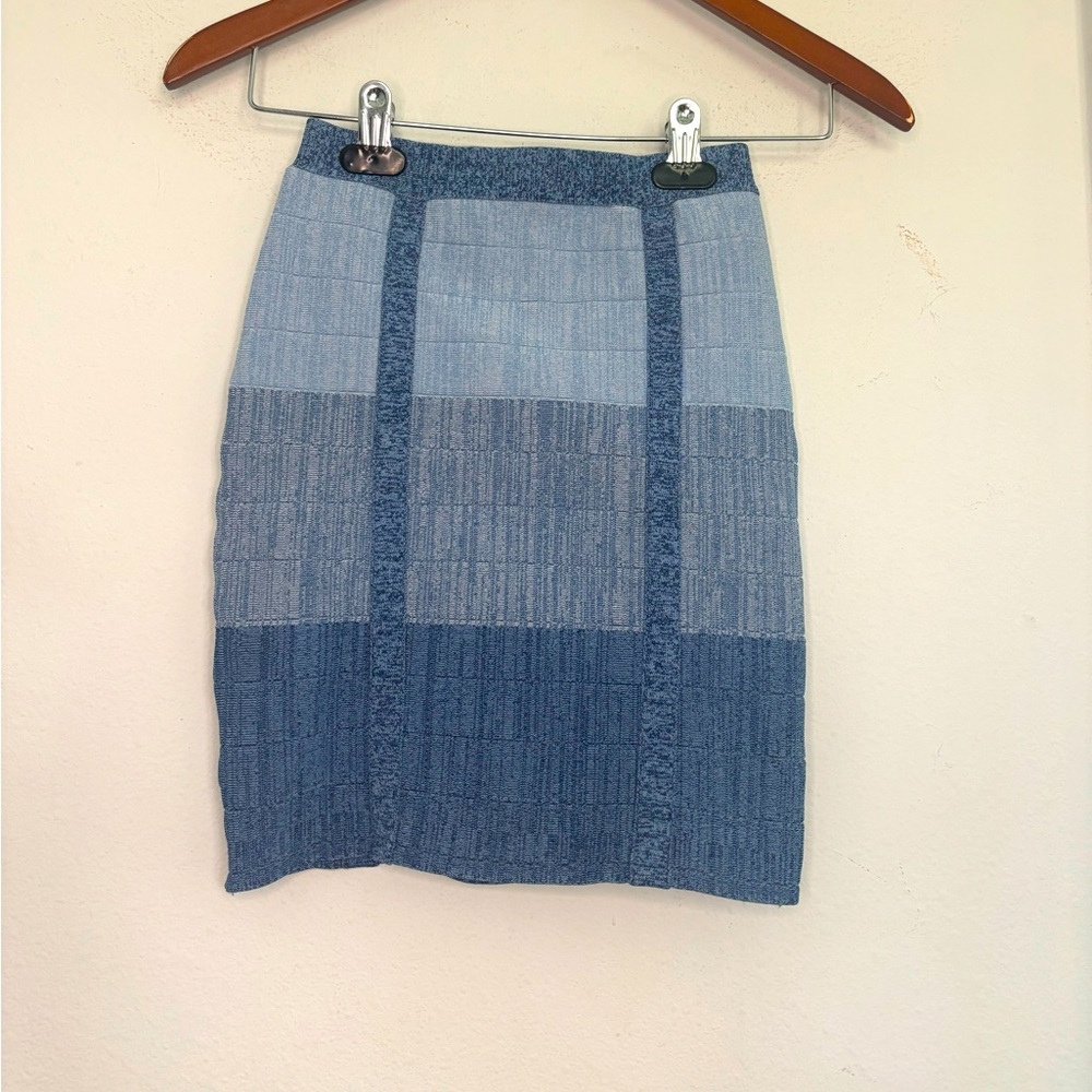 BEBE OMBRÉ BLUE STRETCH COMPRESSION LINED MINI SKIRT SZ XS